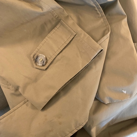 Mens knee-length trench coat. Orvis, 42 Long. Gortex, waterproof, no liner. Tan. - Picture 9 of 11